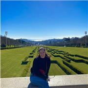 Etudiante venant d’obtenir sa Licence de Droit haut la main, je vous propose mes services afin de vous accompagner dans un apprentissage en douceur, et vous donner envie d’apprendre.